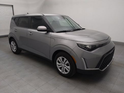Used 2025 Kia Soul LX FWD image 11