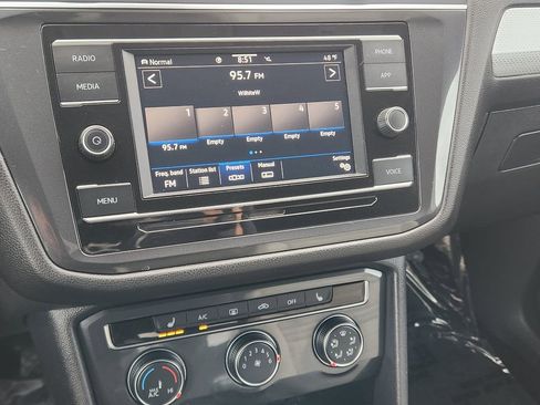 Used 2022 Volkswagen Tiguan S image 20