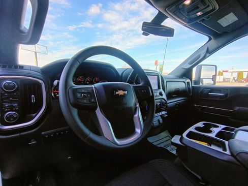 Used 2022 Chevrolet Silverado 3500 LT w/ Convenience Package image 8