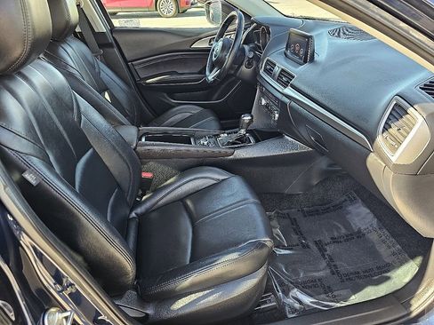 Used 2018 MAZDA MAZDA3 Touring image 17