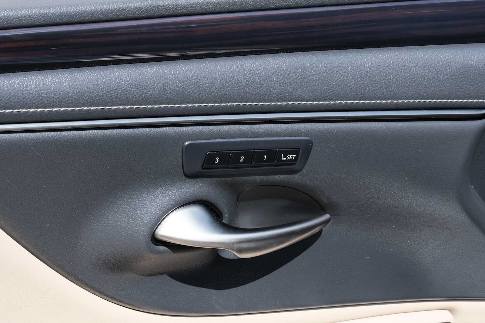 Used 2019 Lexus ES 350 w/ Premium Package FWD image 35