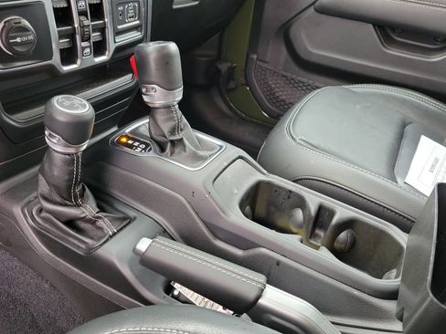 Used 2022 Jeep Wrangler Unlimited Sahara w/ Cold Weather Group image 29