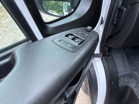 Used 2024 RAM ProMaster 2500 w/ Convenience Group FWD image 16