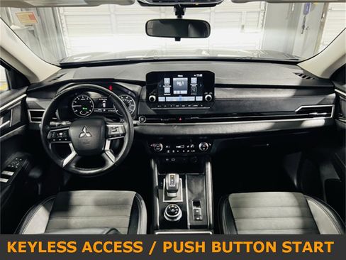 Used 2024 Mitsubishi Outlander SE image 4