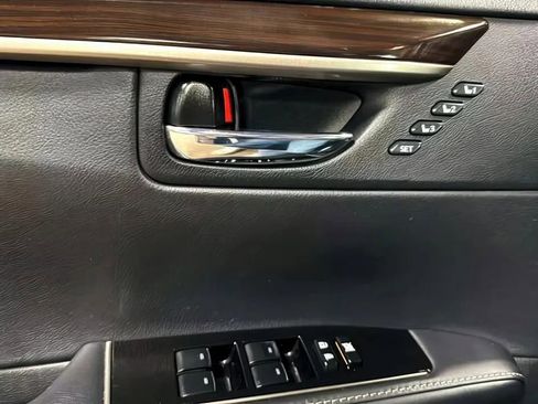 Used 2018 Lexus ES 300h image 23