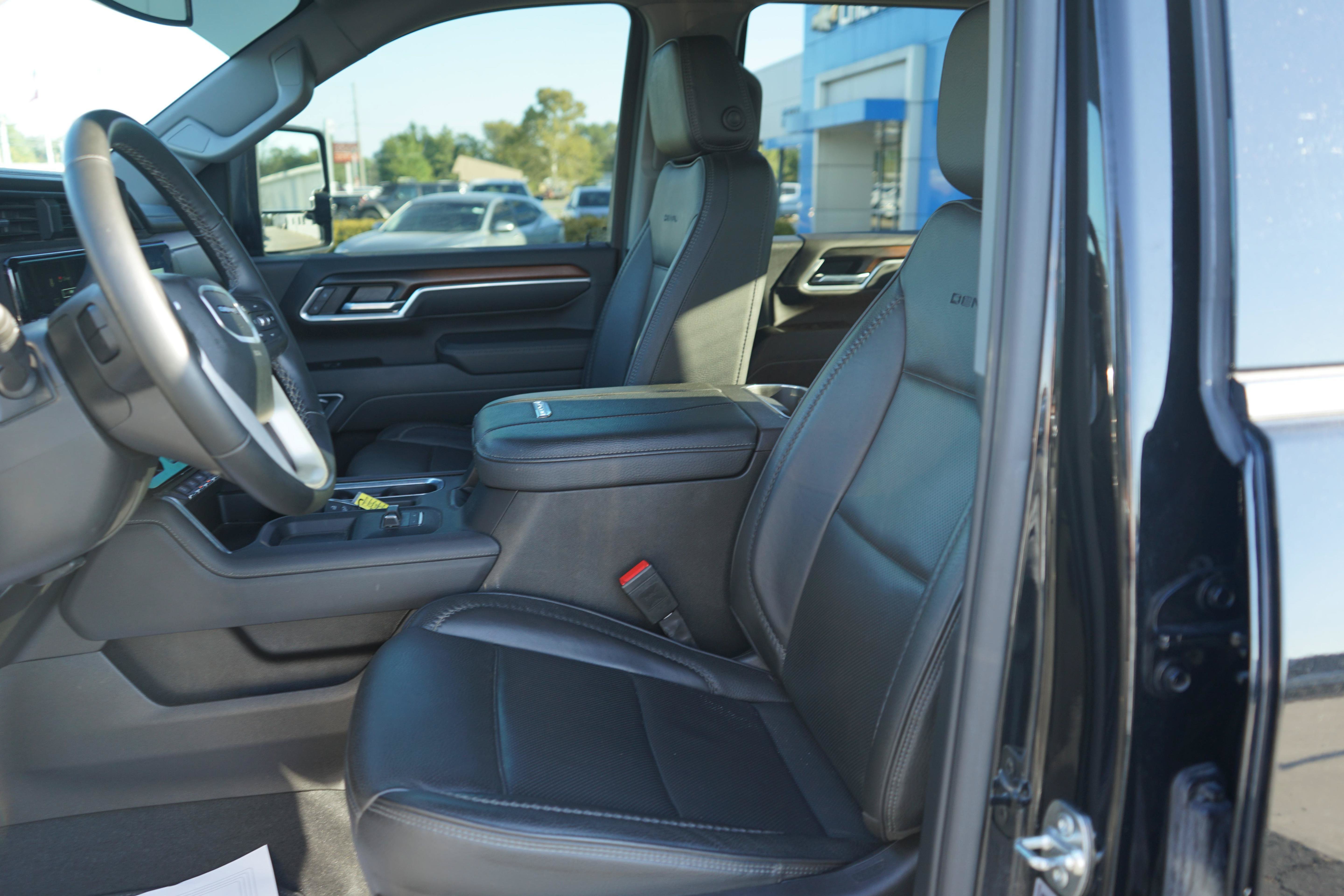Used 2025 GMC Sierra 2500 Denali AWD/4WD image 9