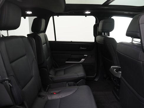 Used 2025 Toyota Sequoia Platinum image 11