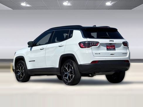 Used 2025 Jeep Compass Limited image 7