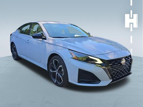 Used 2025 Nissan Altima 2.5 SR FWD image 1