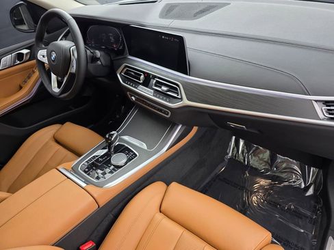 Used 2022 BMW X7 xDrive40i w/ Premium Package image 32
