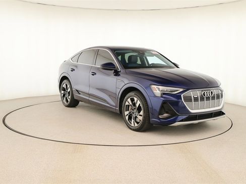 Certified 2022 Audi e-tron Premium image 10