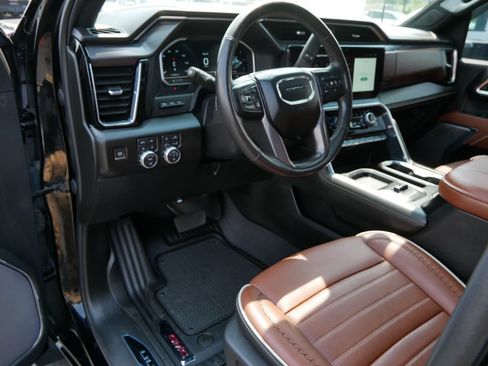 Used 2024 GMC Sierra 2500 Denali Ultimate w/ Snow Plow Prep/Camper Package AWD/4WD image 16
