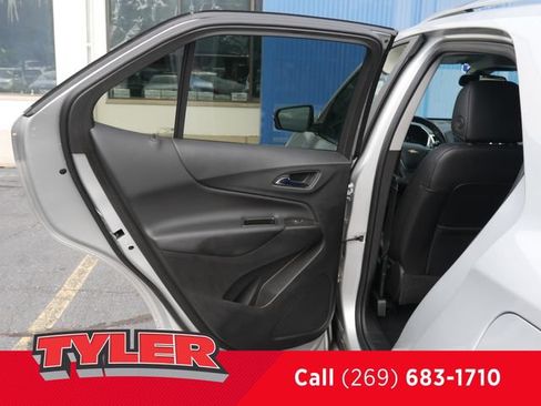 Used 2021 Chevrolet Equinox LT FWD image 19