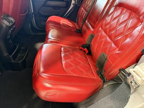 Used 2019 Jeep Wrangler Unlimited Sahara AWD/4WD image 23