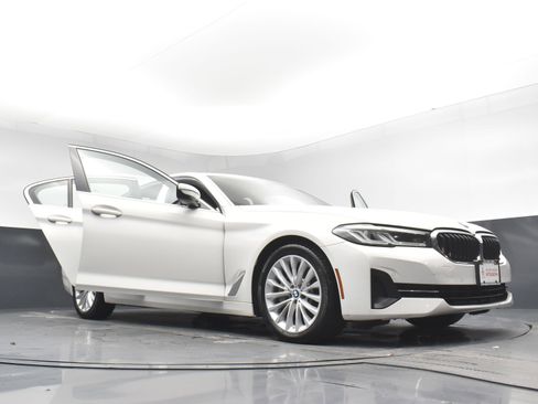 Used 2019 BMW 530i xDrive w/ Convenience Package image 34