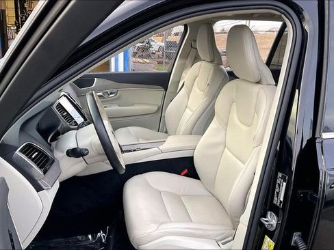 Used 2024 Volvo XC90 B6 Plus w/ Protection Package Premier image 25