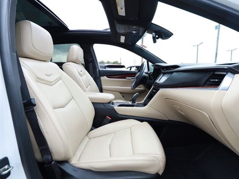 Used 2017 Cadillac XT5 Premium Luxury FWD image 29