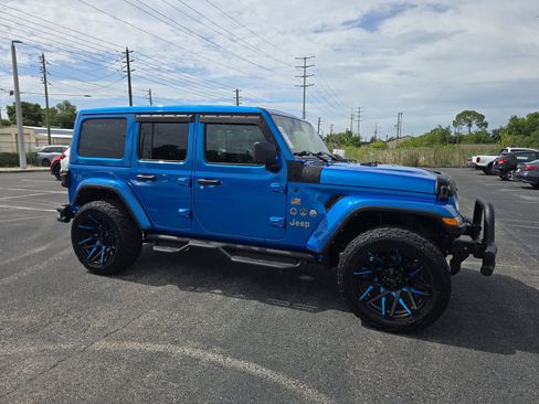 Used 2024 Jeep Wrangler Unlimited Sahara w/ Technology Group AWD/4WD image 2