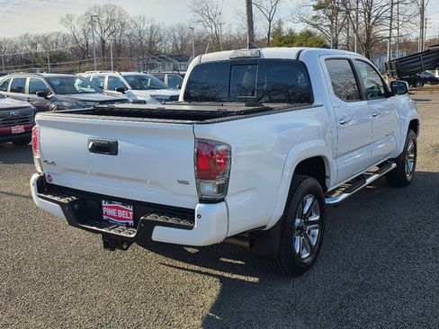 Used 2017 Toyota Tacoma Limited image 16