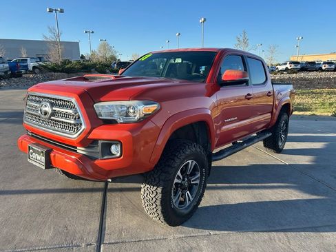 Used 2017 Toyota Tacoma TRD Sport w/ Premium & Technology Package AWD/4WD image 3