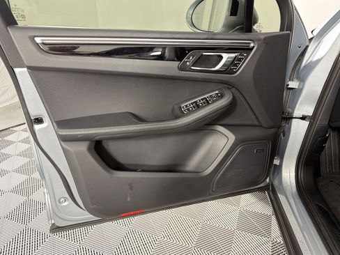 Certified 2024 Porsche Macan AWD/4WD image 14