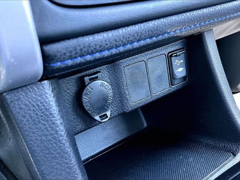 Used 2017 Toyota Corolla SE w/ Carpet Mat Package (TMS) FWD image 33