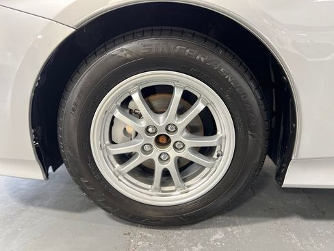 Certified 2016 Toyota Prius Four w/ Advanced Technology Package FWD image 9