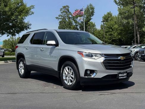 Used 2019 Chevrolet Traverse LT w/ LPO, Cargo Package FWD image 2
