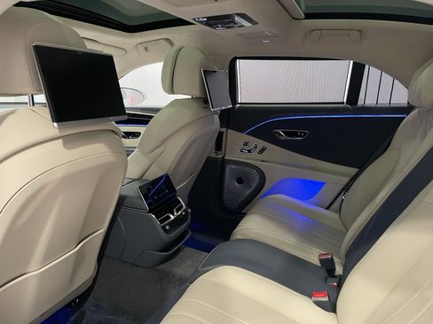 Used 2020 Bentley Flying Spur W12 image 23