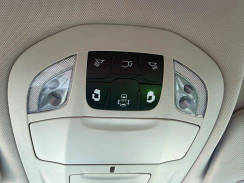 Used 2021 Chrysler Pacifica Touring-L image 22