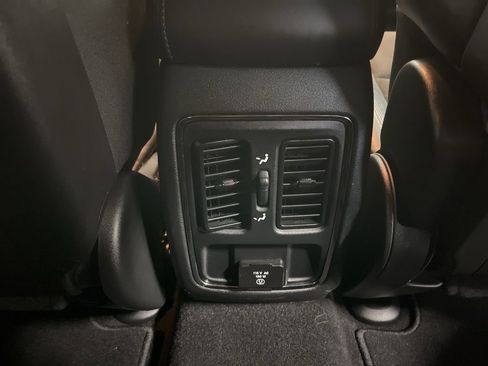 Used 2019 Jeep Grand Cherokee Altitude AWD/4WD image 29