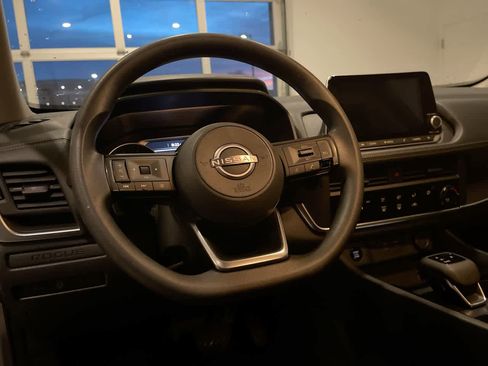 Used 2024 Nissan Rogue S image 14