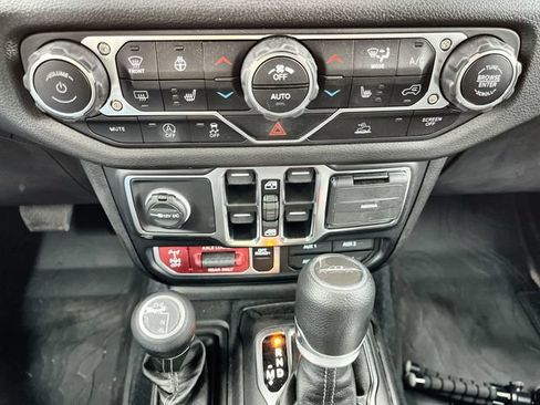 Used 2024 Jeep Gladiator Sport AWD/4WD image 17