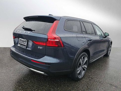 Certified 2025 Volvo V60 B5 Cross Country Plus image 3