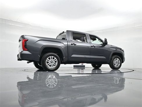 Used 2022 Toyota Tundra SR5 w/ SR5 Convenience Package image 32