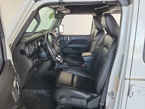 Used 2020 Jeep Gladiator Overland image 16