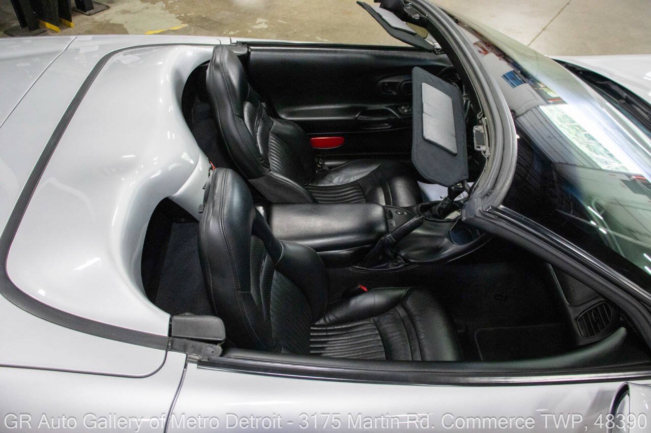 Used 2002 Chevrolet Corvette Convertible w/ Preferred Equipment Group2 RWD image 15
