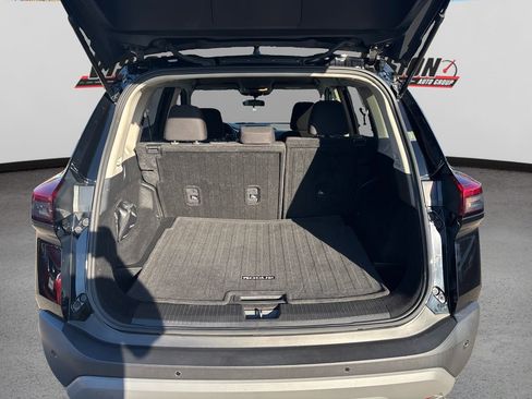 Used 2023 Nissan Rogue S image 11