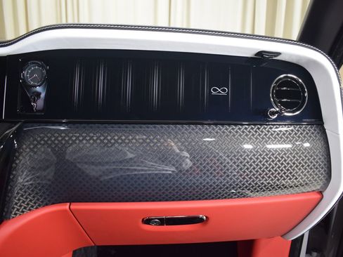 New 2026 Rolls-Royce Cullinan Black Badge image 25