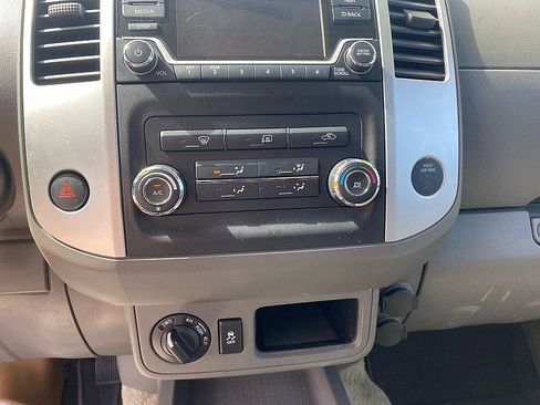 Used 2016 Nissan Frontier SV image 19