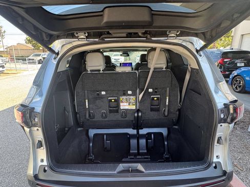 Used 2025 Toyota Sienna XLE FWD image 30