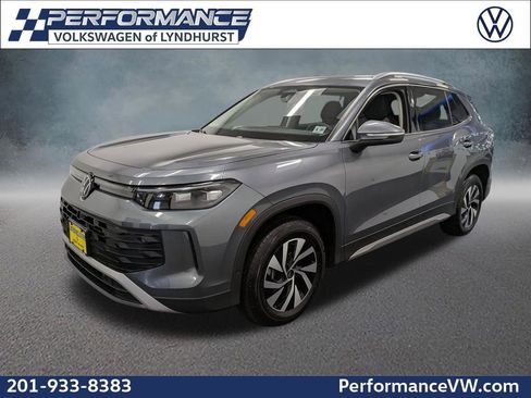 Used 2025 Volkswagen Tiguan S image 1