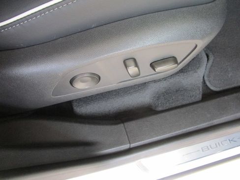 Used 2025 Buick Enclave Preferred FWD image 36