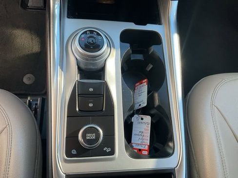 Used 2023 Ford Explorer Limited image 19