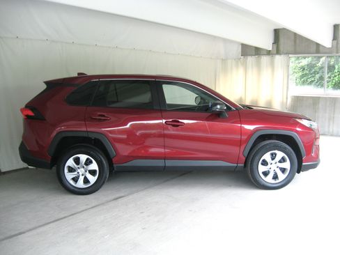 Used 2023 Toyota RAV4 LE image 4