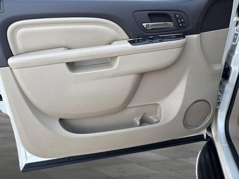 Used 2014 GMC Yukon XL Denali image 23