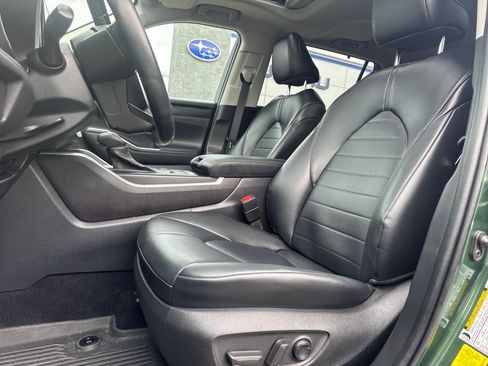 Used 2023 Toyota Highlander XLE AWD/4WD image 7