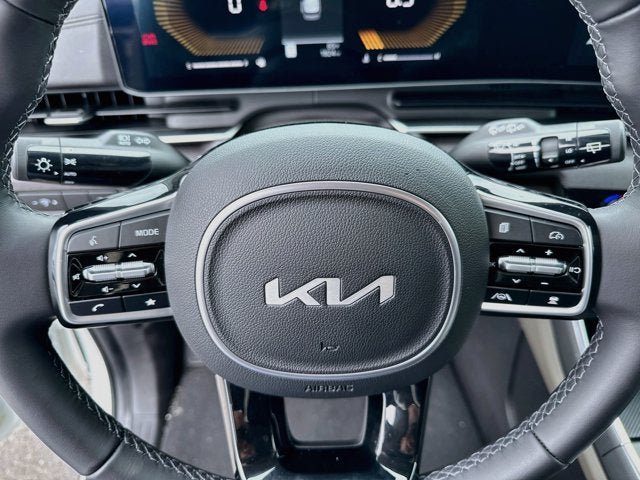 Certified 2026 Kia Carnival EX FWD image 11