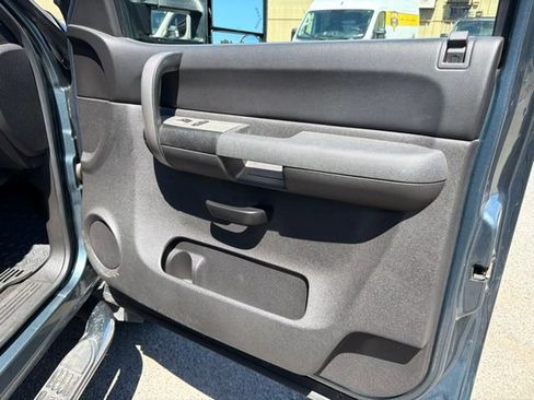 Used 2009 GMC Sierra 2500 SLE w/ SLE Preferred Package AWD/4WD image 8