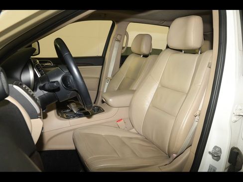 Used 2018 Jeep Grand Cherokee Limited AWD/4WD image 15